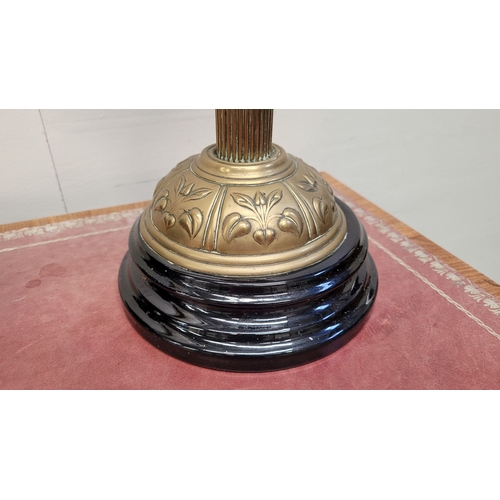 70 - A GOOD QUALITY VERITAS BRASS OIL LAMP, with brass reservoir held on a reeded column with a circular ... 