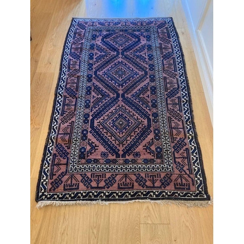 162 - A VERY GOOD QUALITY ANTIQUE TRI-MEDALLION AFSHAR PERSIAN FLOOR RUG, with multiple borders & a geomet... 