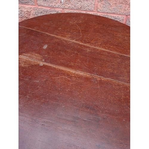 171 - A 19TH CENTURY MAHOGANY CIRCULAR FOLDING TABLE, on turned support with tripod base. Dimensions: 90cm... 
