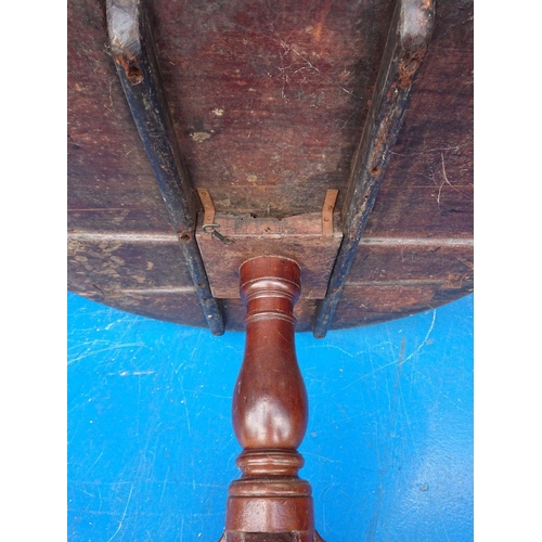 171 - A 19TH CENTURY MAHOGANY CIRCULAR FOLDING TABLE, on turned support with tripod base. Dimensions: 90cm... 