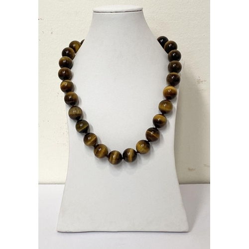 175 - A TIGERSEYE BEADED NECKLACE, lovely tigerseye beads with silver tone clasp. Dimensions: 50cm long ap... 