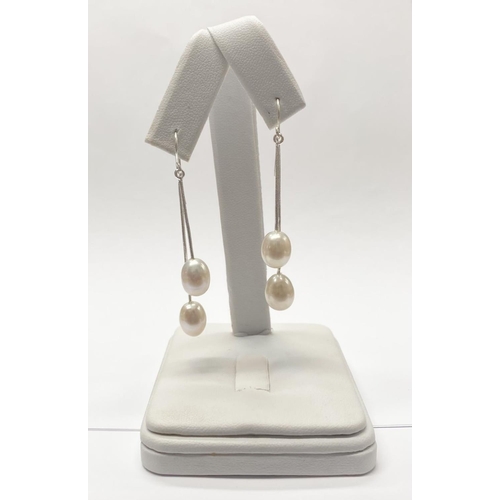 23 - A LOVELY PAIR OF CULTURED PEARL DROP EARRINGS, each with a pair of delicate cultured pearls suspende... 