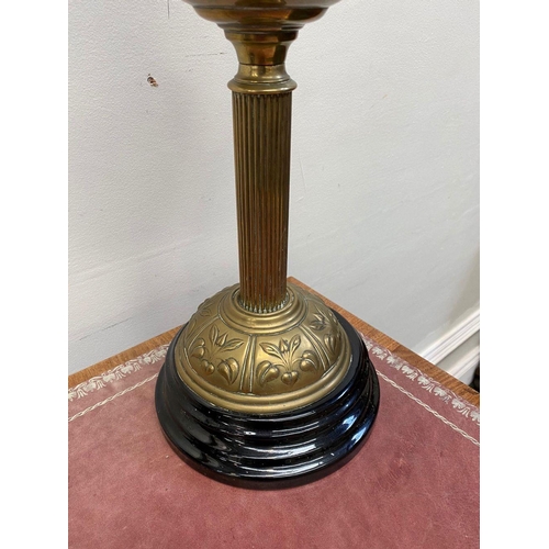 37 - A GOOD QUALITY VERITAS BRASS OIL LAMP, with brass reservoir held on a reeded column with a circular ... 