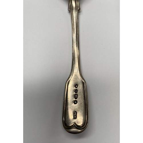 81 - A SILVER LOT TO INCLUDE (i) A silver teaspoon, Maker Robert Wallis, London c.1845, along with a smal... 