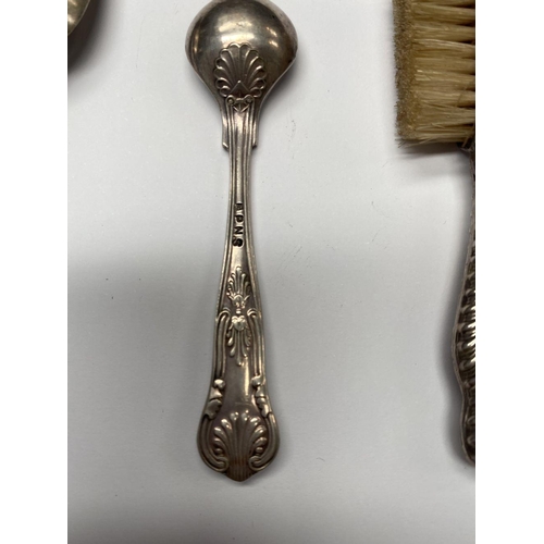 81 - A SILVER LOT TO INCLUDE (i) A silver teaspoon, Maker Robert Wallis, London c.1845, along with a smal... 