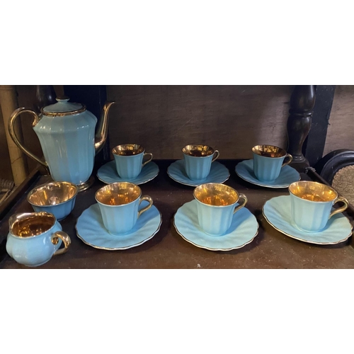 186 - A LOVELY VINTAGE WADE ENGLAND TEA SERVICE, to include six cups, six saucers, a teapot, saucer & suga... 