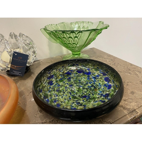 195 - A VINTAGE COLOURED GLASS LOT TO INCLUDE, (i) an art deco green glass pedestal bowl with handles, (ii... 