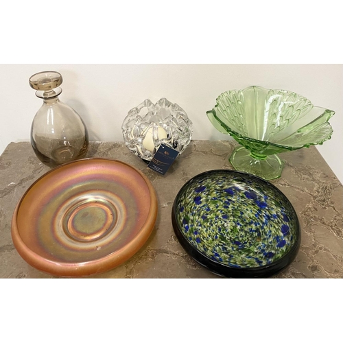 195 - A VINTAGE COLOURED GLASS LOT TO INCLUDE, (i) an art deco green glass pedestal bowl with handles, (ii... 