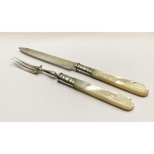 214 - A VINTAGE CASED ELKINGTON PLATED CUTLERY SET, to include six knives and six forks with mother of pea... 