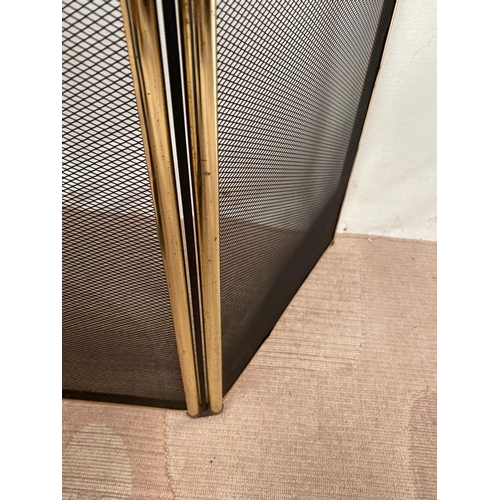 250 - A FOUR PANEL BRASS FIRE SCREEN, polished brass with decorative finials, dimensions: 100cm x 81cm hig... 