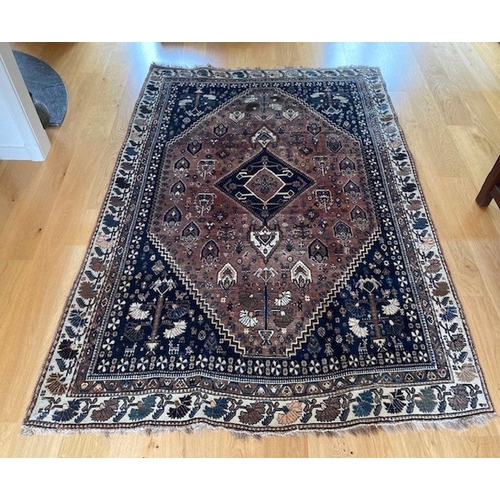 279 - A FINE ANTIQUE PERSIAN QASHQHAI CARPET, c.1900, central diamond motif within multiple borders filled... 