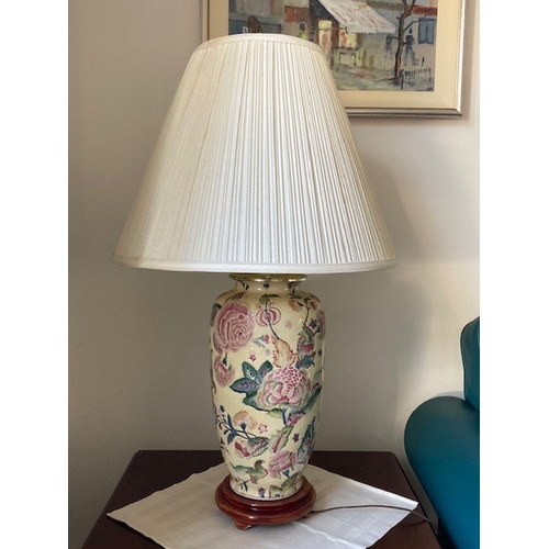 282 - A PAIR OF VINTAGE ORIENTAL CERAMIC TABLE LAMPS, finely decorated with painted floral design on cream... 