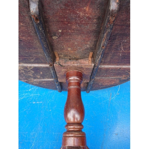 299 - A 19TH CENTURY MAHOGANY CIRCULAR FOLDING TABLE, on turned support with tripod base. Dimensions: 90cm... 