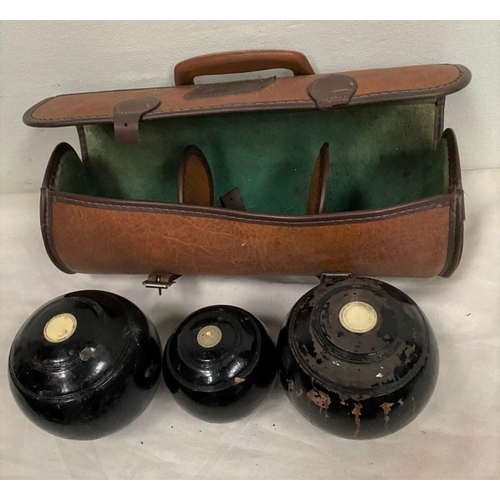 302 - A LEATHER CASE WITH BOCCE BALL GAME TO INTERIOR, case with handle, clasps, three compartments to int... 