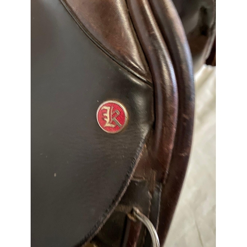 304 - AN ORIGINAL LEATHER SADDLE, good quality leather, with makers stamp reading ‘Kings Saddlery, hand cr... 