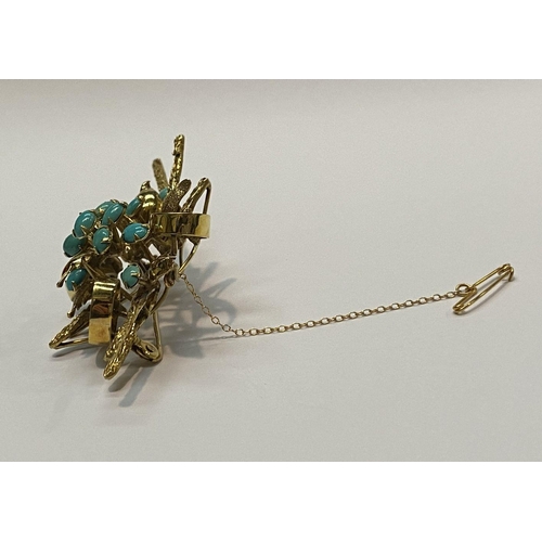 310 - A BEAUTIFUL 14CT YELLOW GOLD TURQUISE BROOCH, stylised floral bouquet set with turquoise stones, mar... 