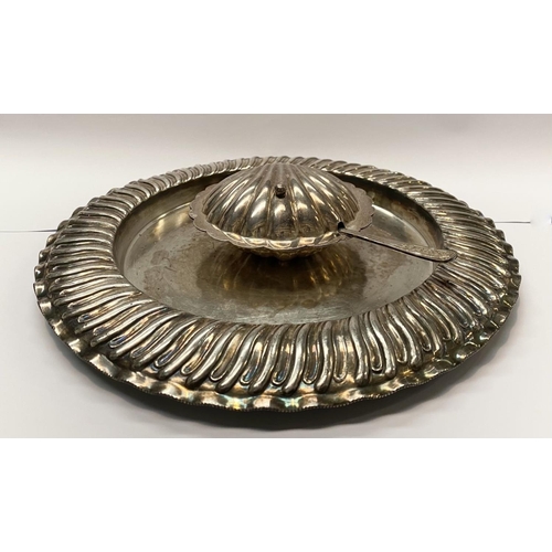 321 - A SILVER PLATED LOT TO INCLUDE (i) a circular silver plated serving dish, with gadrooned edges, (ii)... 