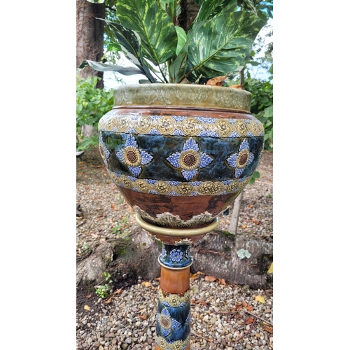 33 - A VERY GOOD QUALITY ROYAL DOULTON JARDINERÉ POT & STAND, the pot with floral design having foliage d... 