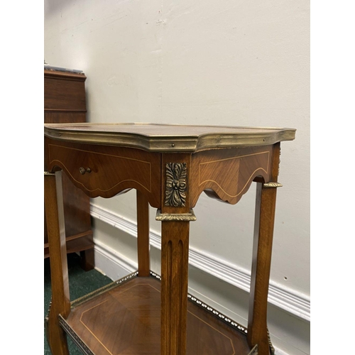 43 - A GOOD REGENCY STYLE ROSEWOOD SIDE TABLE, with wonderful inlay detail to shaped top and galleried un... 