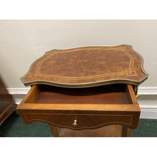 43 - A GOOD REGENCY STYLE ROSEWOOD SIDE TABLE, with wonderful inlay detail to shaped top and galleried un... 