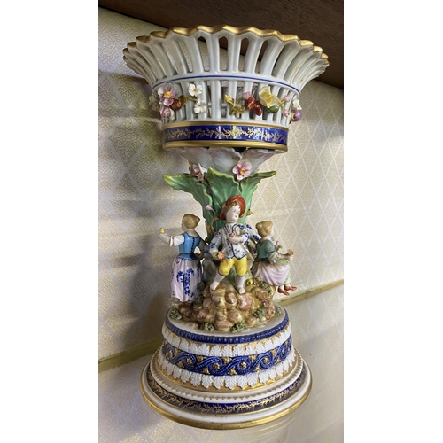 47 - A BEAUTIFUL MEISSEN PORCELAIN COMPOTE CENTRPIECE, with pierced design to top, decorated with flowers... 