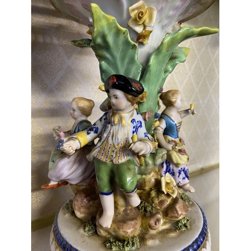 47 - A BEAUTIFUL MEISSEN PORCELAIN COMPOTE CENTRPIECE, with pierced design to top, decorated with flowers... 