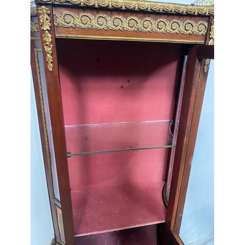13 - A GOOD QUALITY GLAZED FRENCH LOUIS XV STYLE ‘VERNIS MARTIN’ VITRINE CURIO / DISPLAY CABINET, a tall ... 
