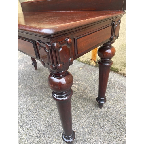 36 - A GOOD IRISH MAHOGANY CONSOLE / HALL TABLE, with raised gallery back, nice carved detail to the knee... 