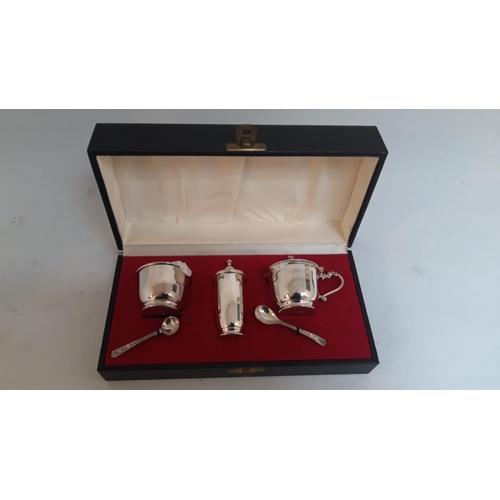 44 - A SUPERB CASED IRISH SILVER TABLE CONDIMENT SET, hallmarked for Dublin, 1978, with maker’s mark ISL ... 