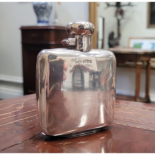 52 - A NEATLY SIZED EARLY 20TH CENTURY SILVER HIP-FLASK BY MARPLES & BEASLEY, with hinged lid. Chester, m... 