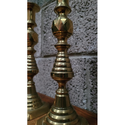 54 - A GOOD QUALITY PAIR OF POLISHED BRASS BEEHIVE & DIAMOND CANDLESTICKS, with turned and shaped bodies,... 
