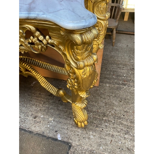 34 - A LARGE CARVED WOODEN GILT MAPLE TOPPED CONSOLE / HALL TABLE, the serpentine shaped maple top is hel... 