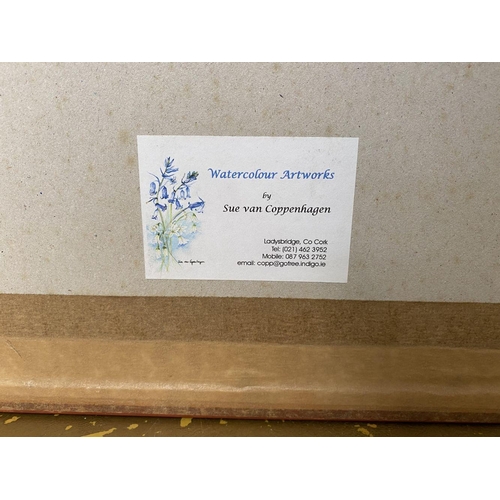 76 - A GOOD QUALITY VINTAGE GLASS CAKE STAND, with scalloped raised gallery edge to the top raised on a r... 