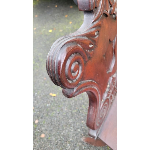 128 - A VERY FINE SINGLE LATE 19TH CENTURY MAHOGANY HALL CHAIR, with a carved shield shaped back that is c... 