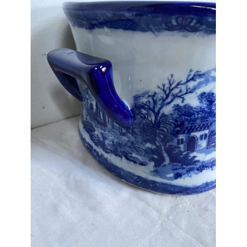 136 - A BLUE & WHITE PORCELAIN ‘FOOT BATH’ PLANTER / WINE COOLER, with a pair of handles in an oblong shap... 