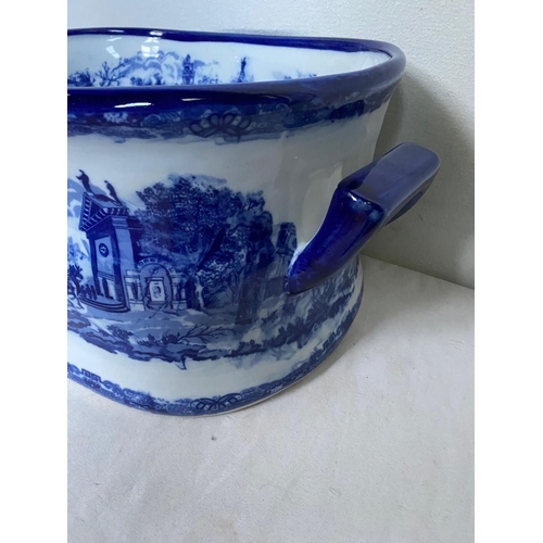 136 - A BLUE & WHITE PORCELAIN ‘FOOT BATH’ PLANTER / WINE COOLER, with a pair of handles in an oblong shap... 