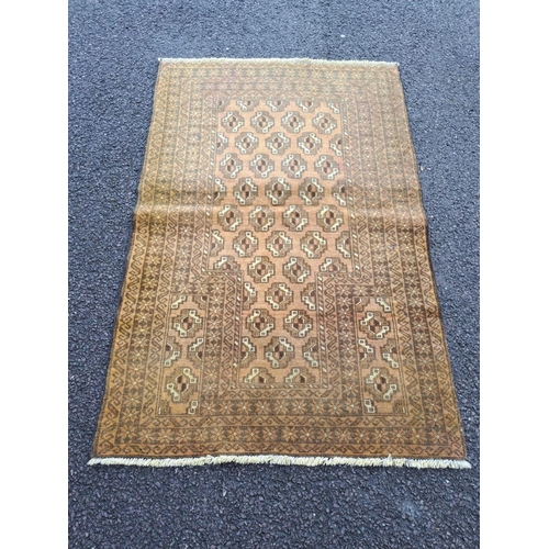 142 - AN ANTIQUE BELOUCH FLOOR RUG / PRAYER RUG, hand-knotted with tradition colour & design. 130 x 80cm.