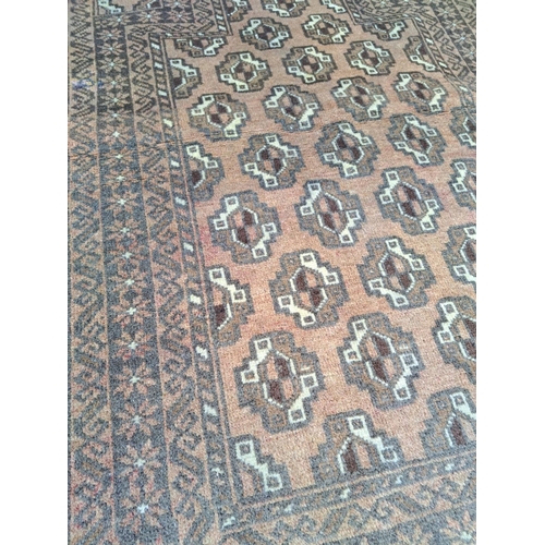 142 - AN ANTIQUE BELOUCH FLOOR RUG / PRAYER RUG, hand-knotted with tradition colour & design. 130 x 80cm.