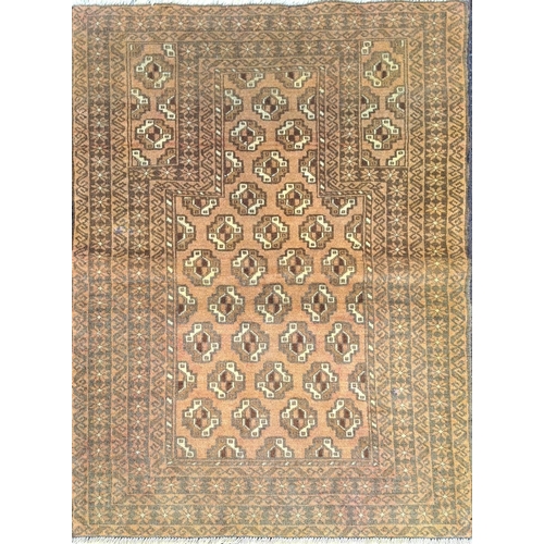 142 - AN ANTIQUE BELOUCH FLOOR RUG / PRAYER RUG, hand-knotted with tradition colour & design. 130 x 80cm.