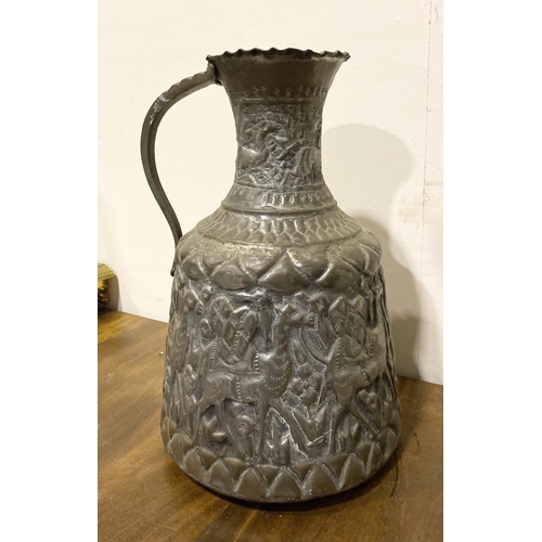 184 - AN EXCELLENT ANTIQUE MIDDLE EASTERN COPPER WATER PITCHER, with curved handle attached to shaped rim,... 