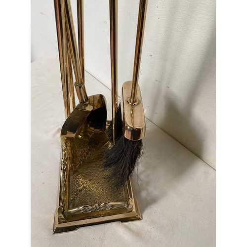 187 - A VERY GOOD QUALITY SET OF POLISHED BRASS FIRE IRONS, with stand, includes a shovel, brush, poker & ... 