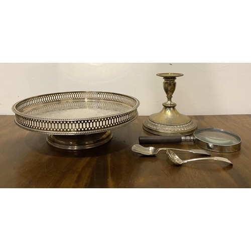 218 - A MIXED SILVER PLATED LOT to include (i) a silver plated pedestal bowl, with engraved design, galler... 