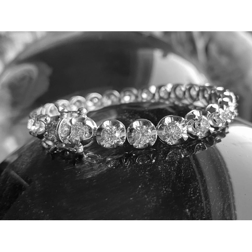 35 - A CLASSIC 18CT WHITE GOLD TENNIS BRACELET, claw set with 10.00cts of brilliant cut diamonds, colour:... 