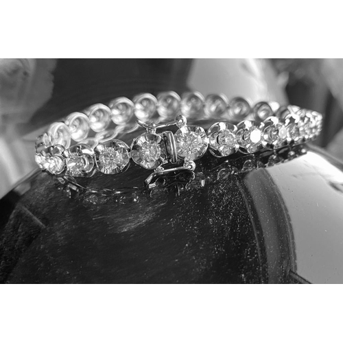 35 - A CLASSIC 18CT WHITE GOLD TENNIS BRACELET, claw set with 10.00cts of brilliant cut diamonds, colour:... 