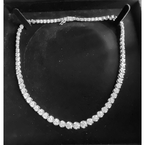 36 - A WONDERFUL 18CT WHITE GRADUATED DIAMOND NECKLACE, claw set with 15.62cts of graduated brilliant cut... 