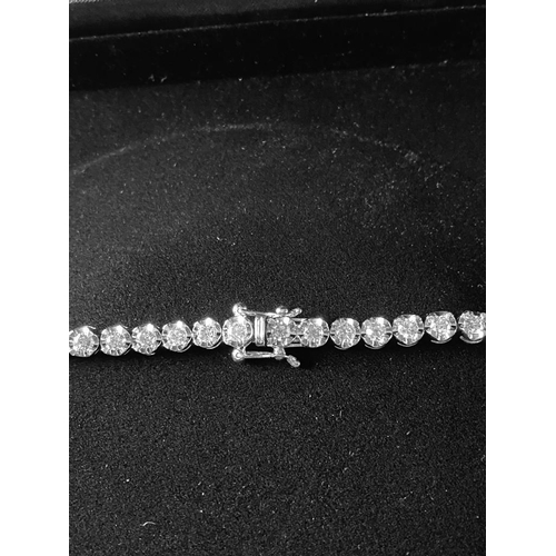 36 - A WONDERFUL 18CT WHITE GRADUATED DIAMOND NECKLACE, claw set with 15.62cts of graduated brilliant cut... 