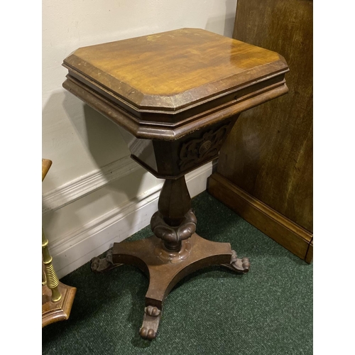 47 - AN ANTIQUE MAHOGANY SEWING/WORKS TABLE, the tiered top with canted corners opening to excellent fitt... 