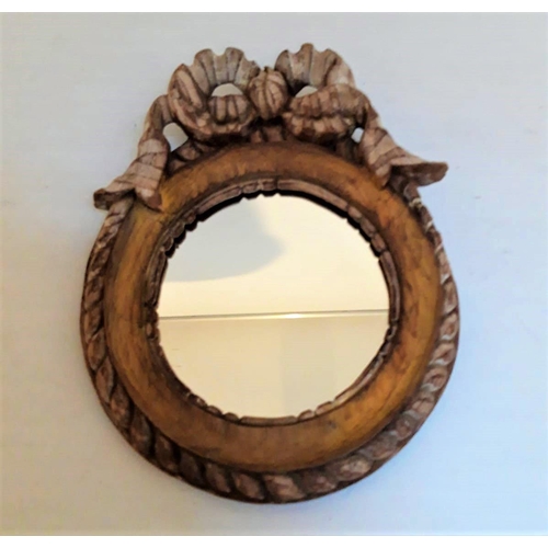 60 - A BEAUTIFUL CIRCULAR 19TH CENTURY CARVED WALL MIRROR, to the top a carved ribbon bowl, the frame wit... 