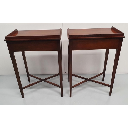 8 - A FINE PAIR OF HANDMADE SOLID MAHOGANY SIDE TABLES / LAMP TABLES, each with a raised three quarter g... 