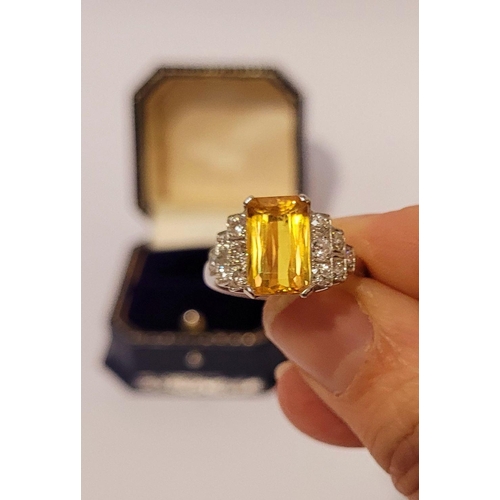 11 - A VERY BEAUTIFUL ART DECO INSPIRED YELLOW SAPPHIRE & DIAMOND PLATINUM RING, the central set emerald ... 